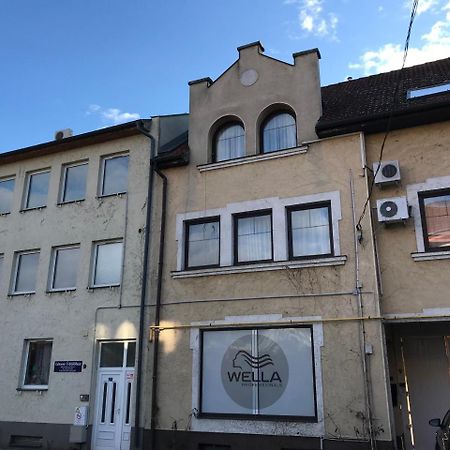 尼赖吉哈佐莲花公寓 Nyíregyháza 外观 照片