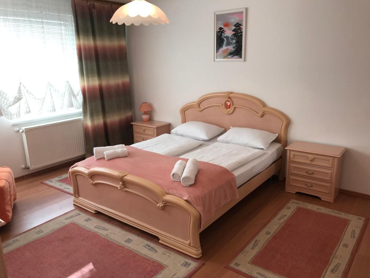 尼赖吉哈佐莲花公寓 Nyíregyháza 外观 照片