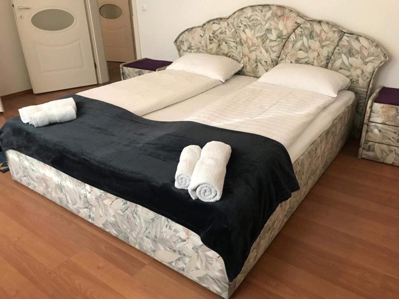 尼赖吉哈佐莲花公寓 Nyíregyháza 外观 照片