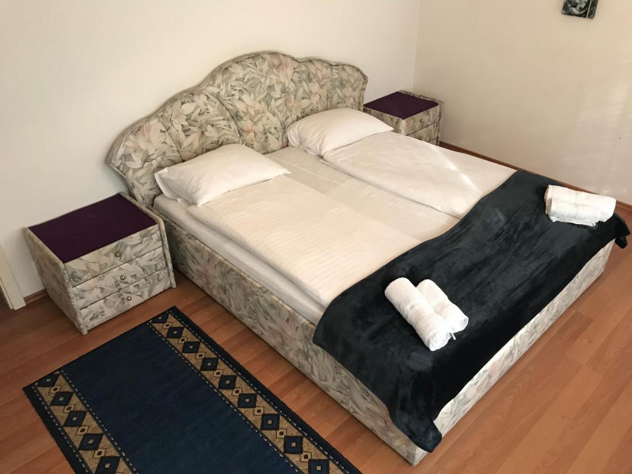 尼赖吉哈佐莲花公寓 Nyíregyháza 外观 照片